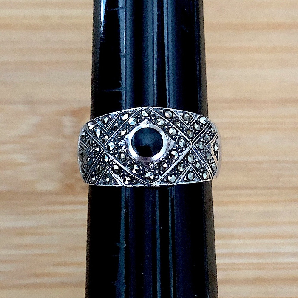 $48  Designer Estate Ring  Sterling Silver  Size 9  Marked ND 925